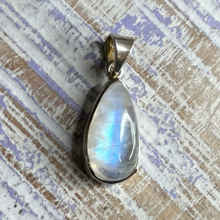 Quartz Oval Pendant Necklace-The Gaia Healing Stone