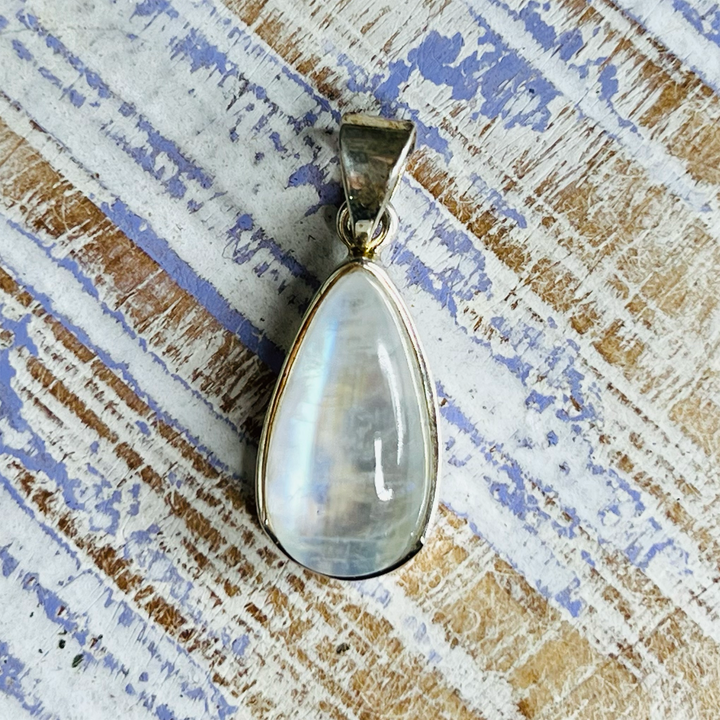 Quartz Oval Pendant Necklace-The Gaia Healing Stone